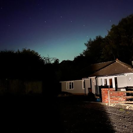 3 Bedroom Bungalow In Llanrhaeadr Ym Oswestry Exterior photo